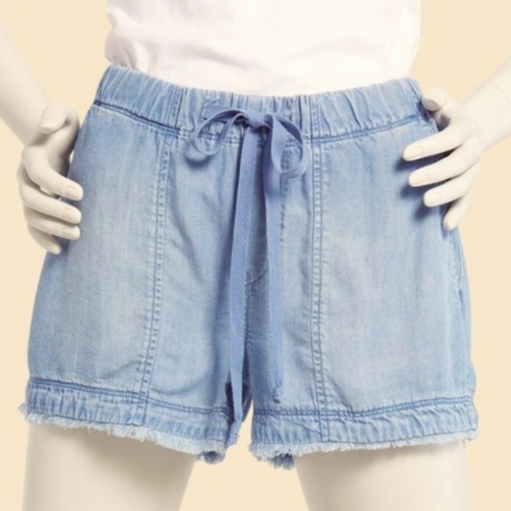 Cloth and Stone frayed hem pocket short